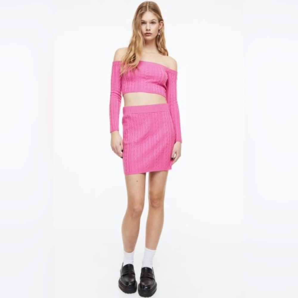 H&M Ladies Pink Off-the-Shoulder Cable Knit Crop Top! BNWT!